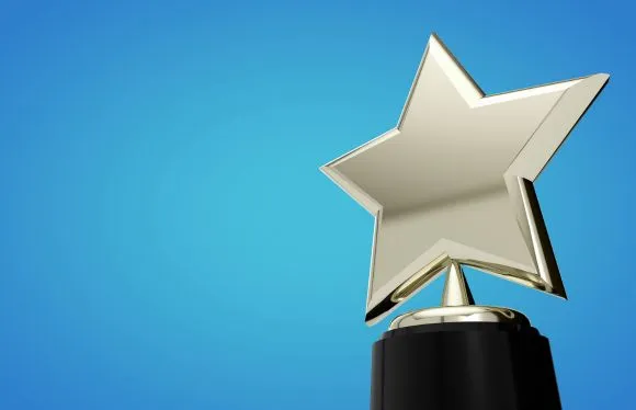 Ehrenpreise und Awards kaufen – Trophäen und Auszeichnungen mit Gravur bei Cleverpokale.de