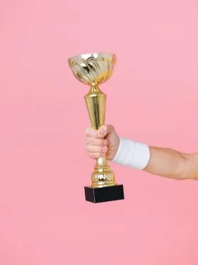 Handball Pokale kaufen mit Gravur – Handballpokale für Vereine günstig online bestellen