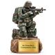 Militär Pokal Figur Soldat kniend 133 mm mit Gravurschild ST-39829